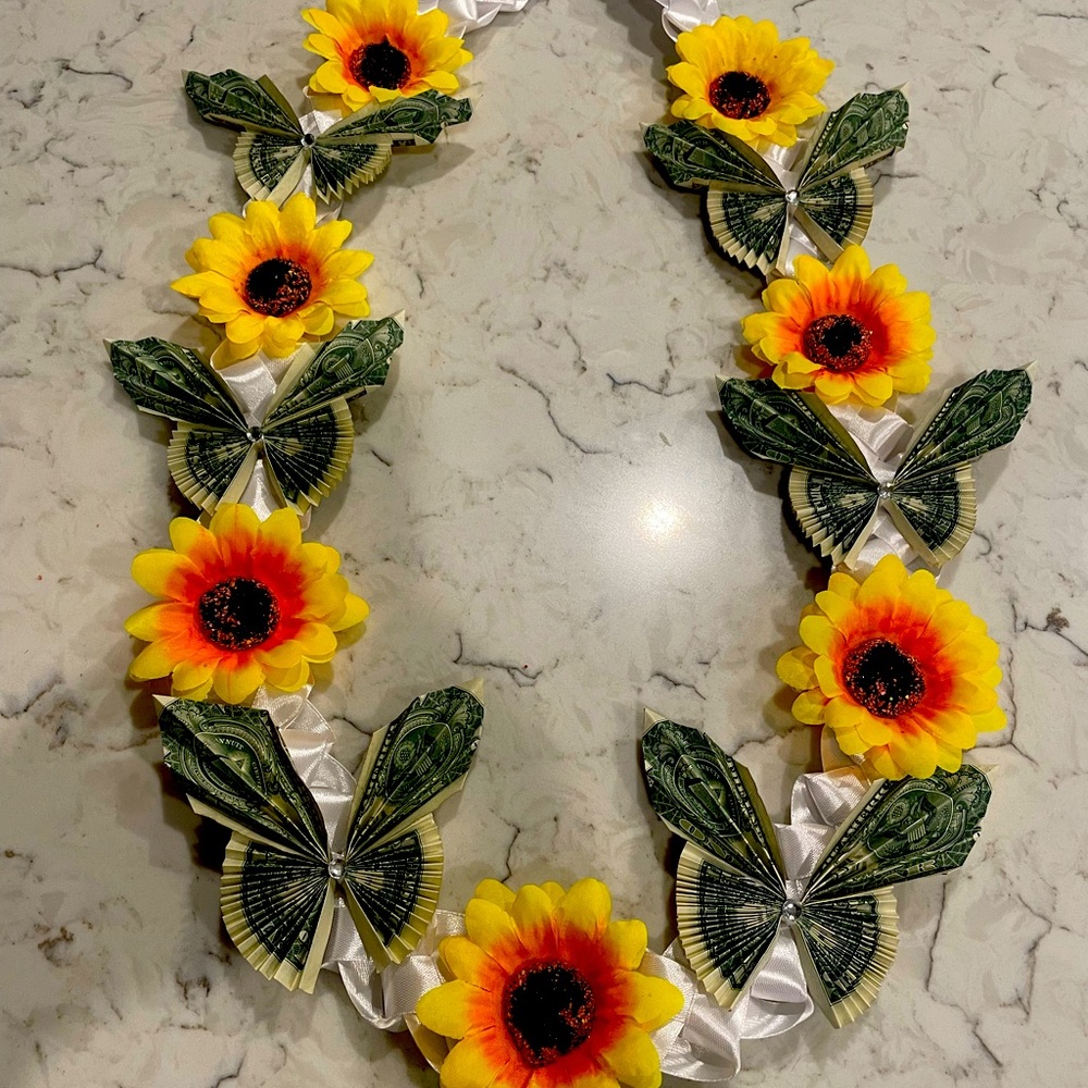 Graduation Lei, BIrthday/Special occasion Money lei with sunflowers
